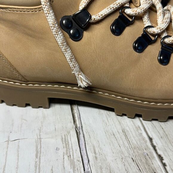 Universal Thread Women’s Beige Tully Ankle Booties size 6 Memory Foam NEW - Picture 7 of 7